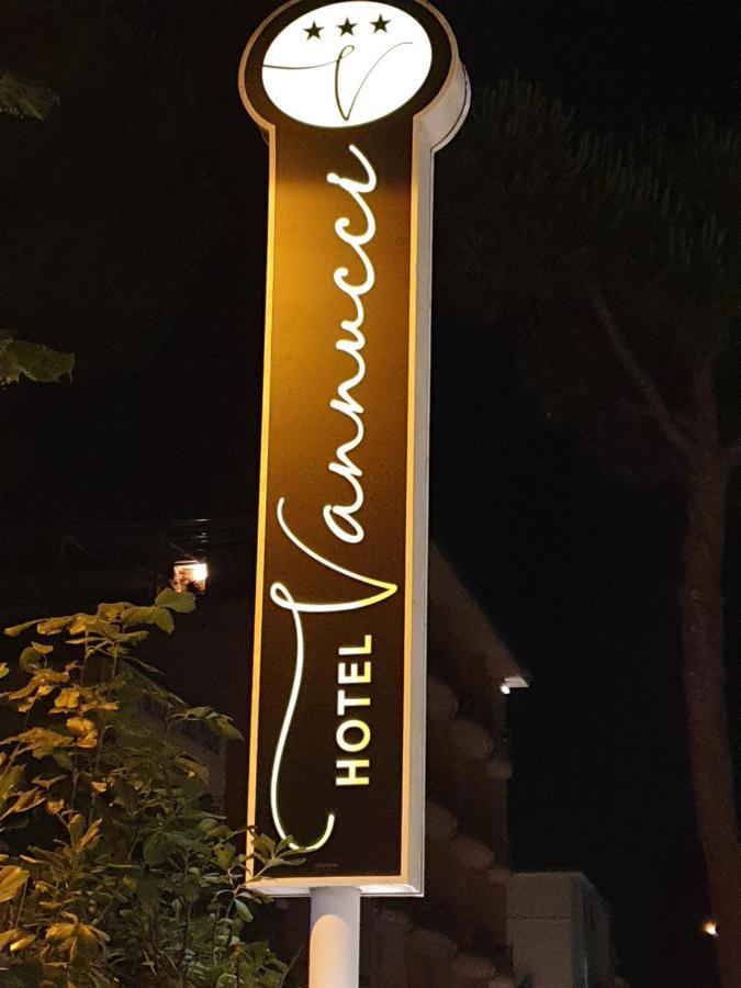 Hotel Vannucci Rímini Exterior foto
