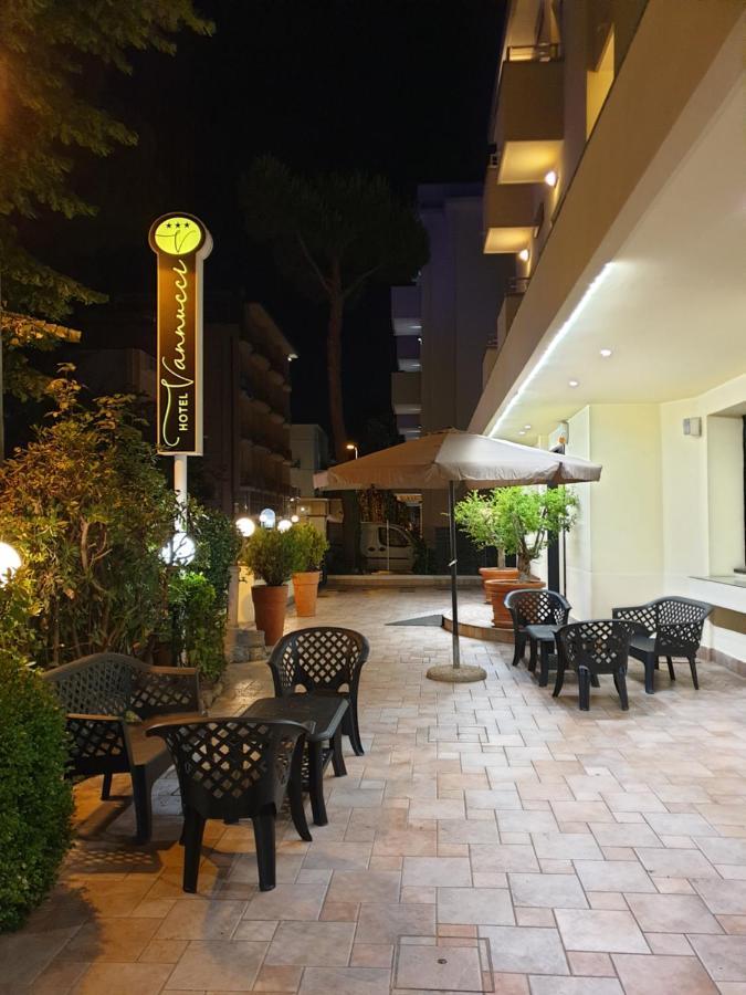 Hotel Vannucci Rímini Exterior foto