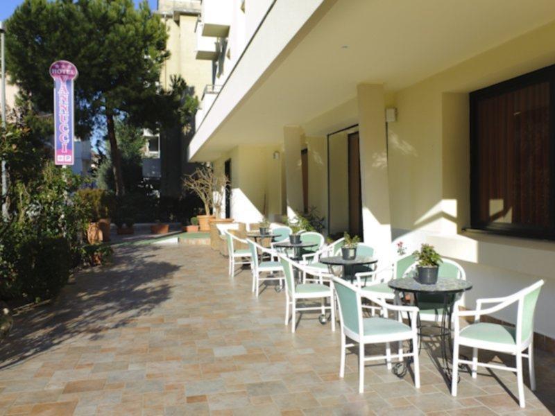 Hotel Vannucci Rímini Exterior foto
